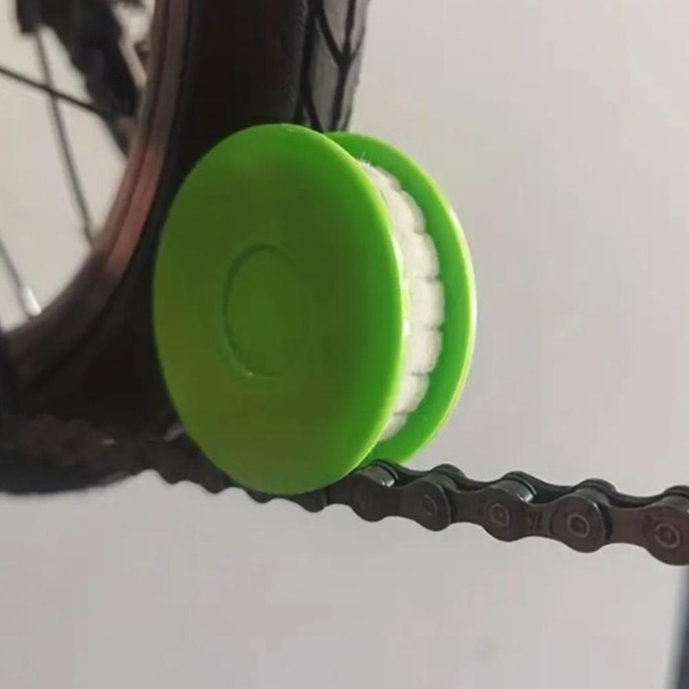 Cycling Gear Parts - เครื่องมือหล่อลื่นโซ่จักรยานแบบพกพา ลูกกลิ้งหล่อลื่น แผ่นหล่อลื่นโซ่จักรยาน อุปกรณ์ซ่อมจักรยาน อุปกรณ์สำหรับการปั่นจักรยานและชิ้นส่วนอะไหล่