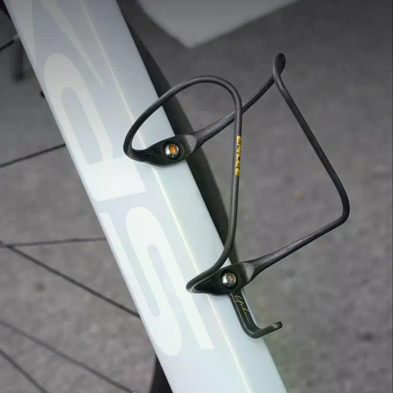 ที่ใส่ขวดน้ำจักรยานคาร์บอนไฟเบ - Cycling Gear Holder บทวิจารณ์และราคา